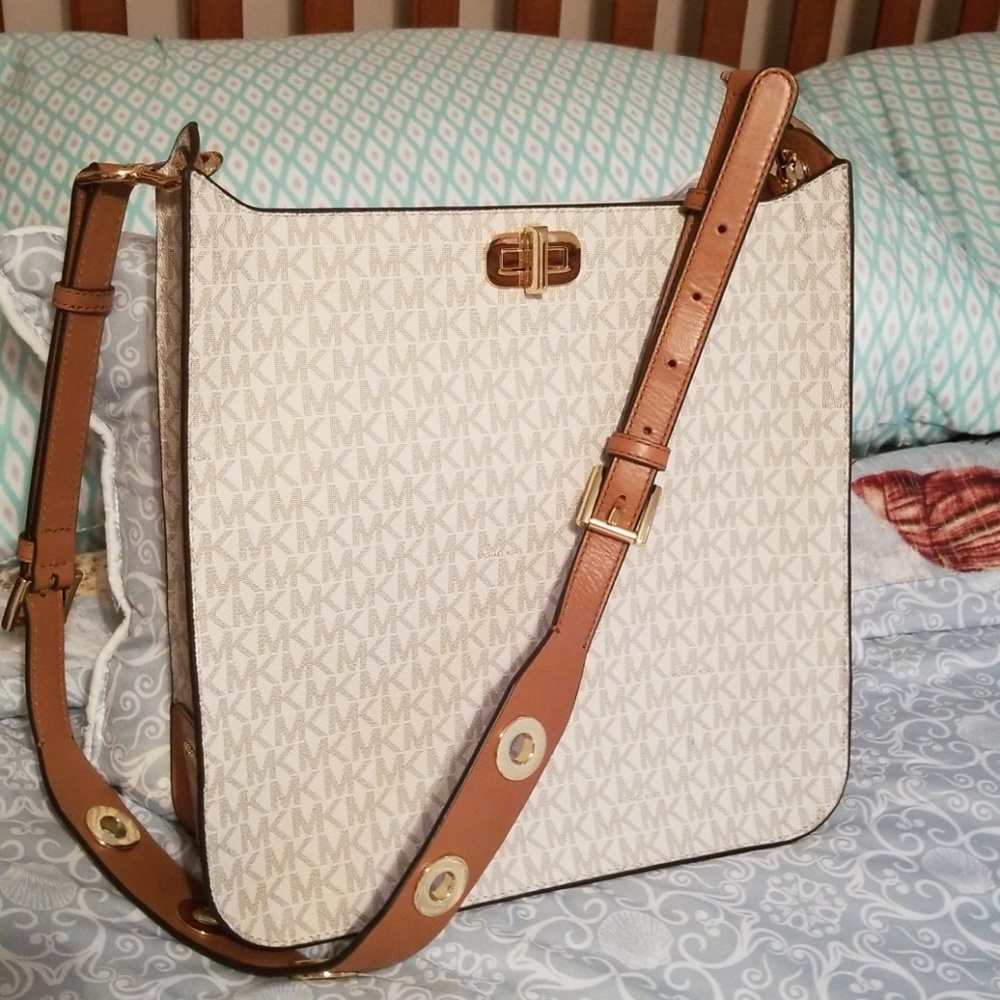 Michael Kors Sullivan messenger bag leather